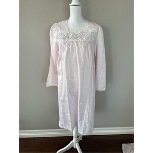 NWT Miss Elaine Nightgown  size small